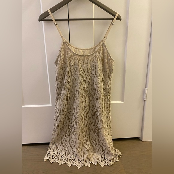 Alice + Olivia Lace Dress - Picture 2 of 4